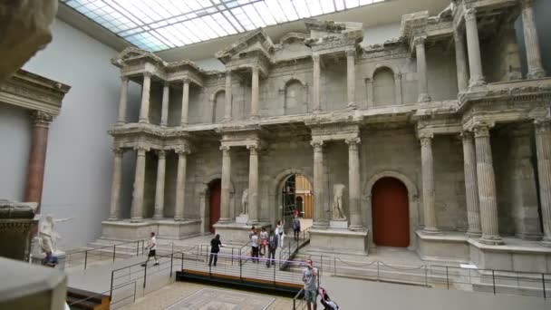 德国柏林 2016年8月 参观Pergamon博物馆Miletus市场大门的游客 — 图库视频影像