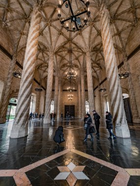 Valencia, İspanya. Mart 2018 civarı. Lonja de la Seda, Borsa Binası 'nın içi. İpek pazarı valensiyen gotik tarzda inşa edilmiştir..