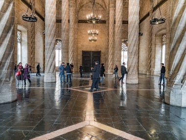 Valencia, İspanya. Mart 2018 civarı. Lonja de la Seda, Borsa Binası 'nın içi. İpek pazarı valensiyen gotik tarzda inşa edilmiştir..