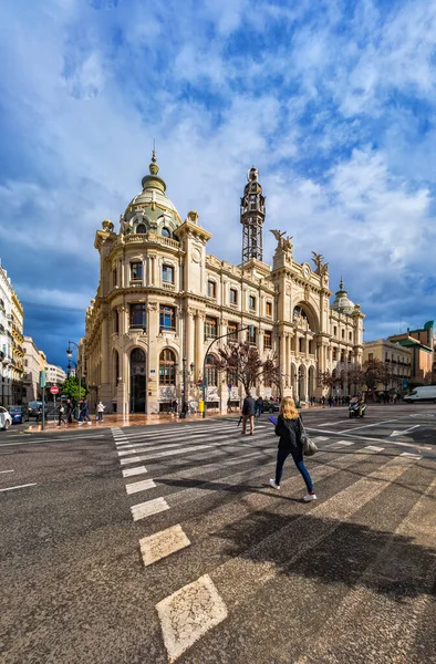 Pessoas Redor Plaza Del Ayuntamiento Praça Câmara Municipal Valência Espanha Fotos De Bancos De Imagens