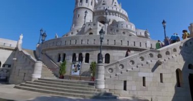 Budapeşte, Macaristan. Eylül 2016 civarı. Balıkçı Kalesinde Turistler.