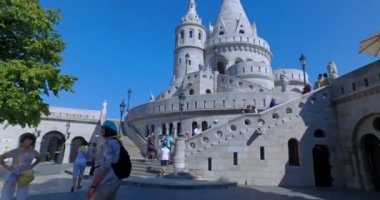 Budapeşte, Macaristan. Eylül 2016 civarı. Balıkçı Kalesinde Turistler.