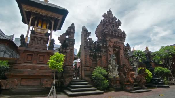 Estatuas Entrada Templo Hinduista Bali Indonesia Acercar — Vídeos de Stock