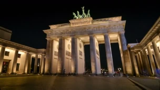 Berlin Almanya Ağustos 2016 Dolayları Gece Brandenburg Kapısı Ziyaret Eden — Stok video