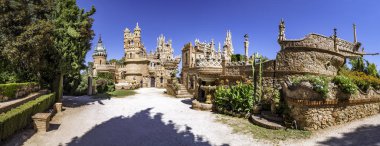 Malaga, İspanya. Ağustos 2018. Benalmadena köyündeki Castillo Colomare Panorama, Kristof Kolomb 'a adanmış bir kale ve Amerika' nın keşfi