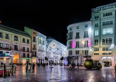 Malaga, İspanya. 25 Kasım 2017. İspanya, Malaga 'nın merkezinde Noel ışıkları