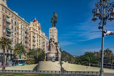 Malaga, İspanya. Ocak 2018 civarı. Şehrin tarihi merkezinde bulunan Mariano Benlliure 'nin Manuel Domingo Larios y Larios (Marques de Larios) anıtı.