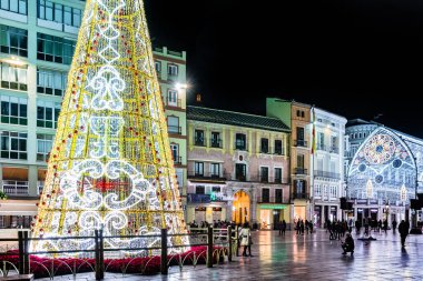 Malaga, İspanya. 25 Kasım 2017. İspanya, Malaga 'nın merkezinde Noel ışıkları