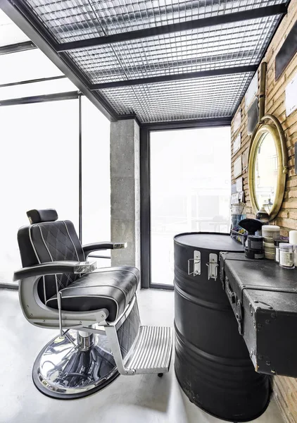 Krzesło Fryzjerskie Salonie Piękności Mężczyzna Salon Fryzjerski Broda Produkt Sklep — Zdjęcie stockowe