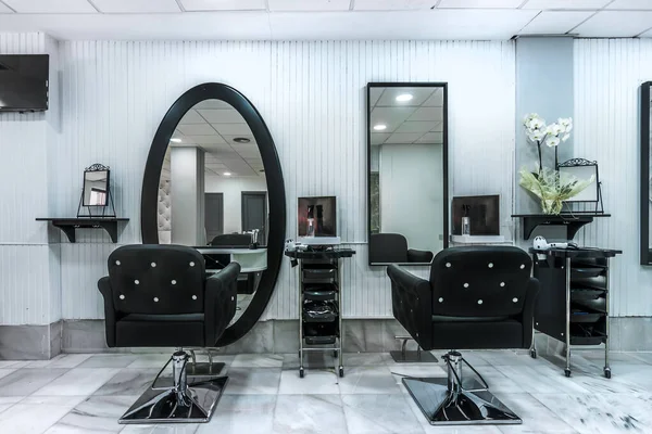 Moderner Heller Schönheitssalon Friseursalon Innenausbau — Stockfoto