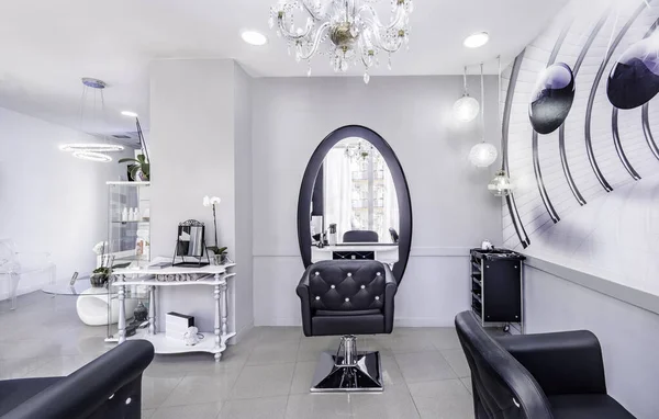 Moderne Helle Schönheitssalon Oder Baber Shop Friseursalon Interieur Mit Schwarz — Stockfoto