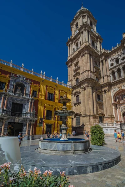 Малага Испания Сентябрь 2017 Года Туристы Фотографируются Площади Plaza Del — стоковое фото