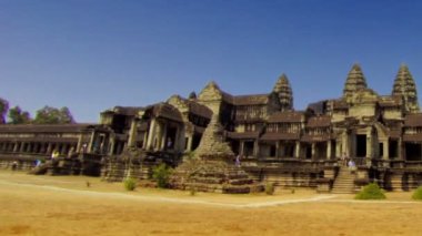 Angkor Wat tapınaklarındaki turistler. Zaman aşımı.