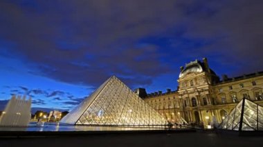 Louvre 'un alacakaranlıkta zaman aşımı.