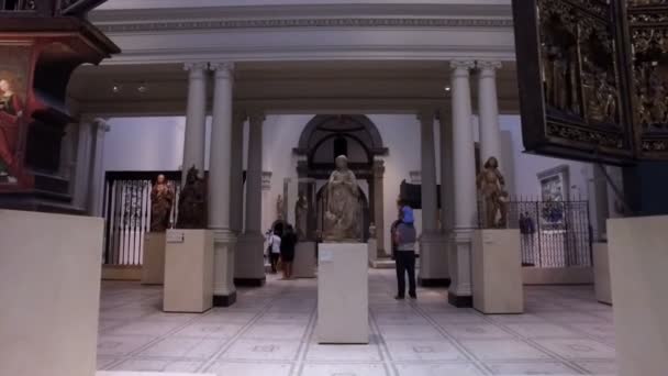 Londres Reino Unido Agosto 2016 Visitantes Museo Victoria Albert Movimiento — Vídeo de stock