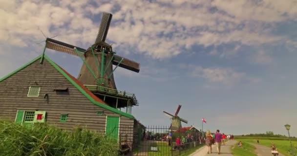 Zaanse Schans Nederland Rond Oktober 2017 Mensen Bezoeken Windmolens Het — Stockvideo