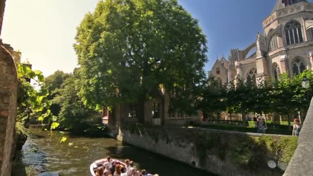 Brujas Bélgica Alrededor Agosto 2016 Paisaje Urbano Edificios Canales Día — Vídeo de stock