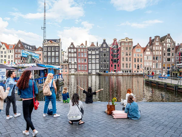 Amsterdam Pays Bas Vers Août 2019 Touristes Prenant Des Photos — Photo