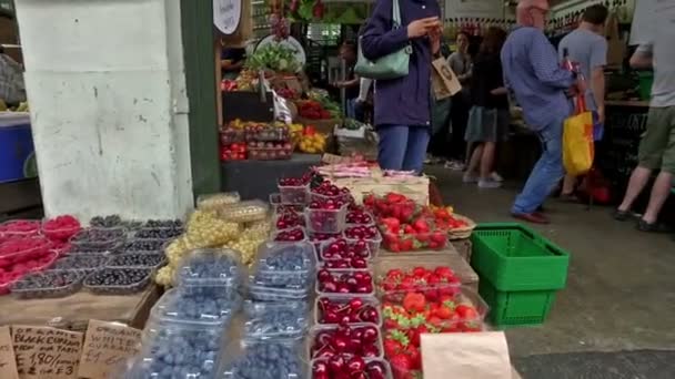 Londra Birleşik Krallık Ağustos 2016 Dolayları Borought Pazarındaki Meyve Dükkanı — Stok video