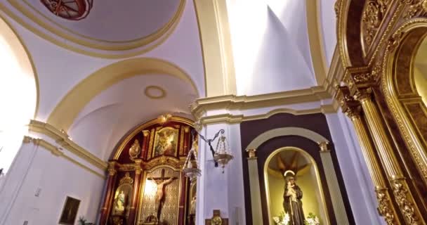 西班牙Frijiliana 2016年7月 教堂内部 基督和圣徒 — 图库视频影像