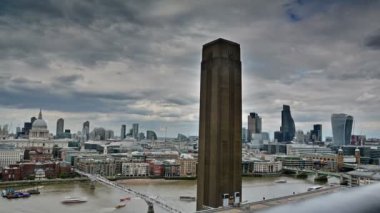 Londra, Uk. Ağustos 2016 dolayları. Gherkin binası ve şehir silueti güneşli bir günde. Londra, Birleşik Krallık. Yakınlaştır.