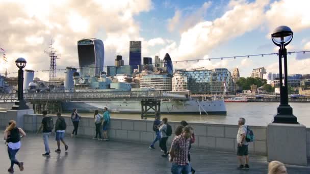 London Circa August 2016 Tourist Visiting London City Skyline Background — Stock Video