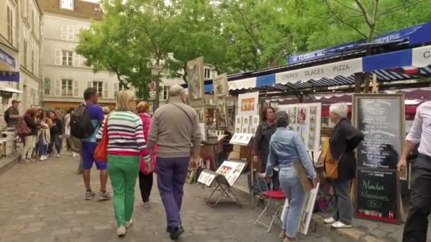 Παρίσι Γαλλία Περίπου Τον Δεκέμβριο Του 2017 Τουρίστες Επισκέπτονται Γειτονιά — Αρχείο Βίντεο