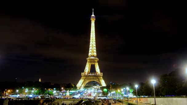 Париж Франция Около Августа 2016 Года График Посещения Туристами Эйфелевой — стоковое видео