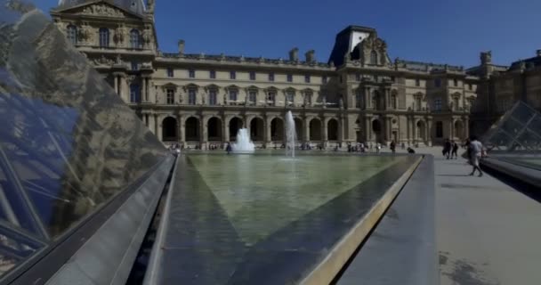 Francia Alrededor Agosto 2016 Museo Del Louvre Día Soleado Movimiento — Vídeos de Stock