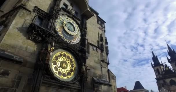체코 프라하의 화창 한 날의 천체관측 시계와 선교회 — 비디오