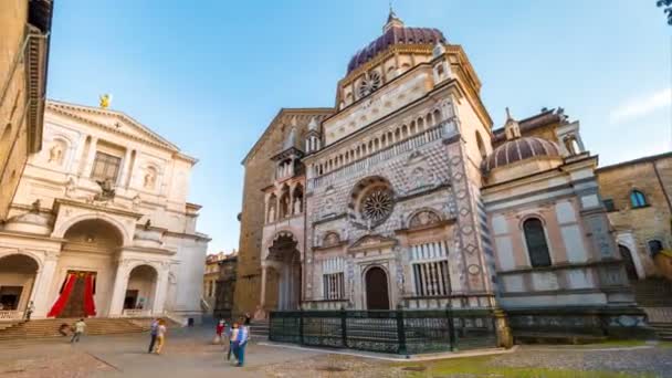 Bergamo Italië Circa Juli 2018 Toeristen Pizza Doumo Met Basiliek — Stockvideo