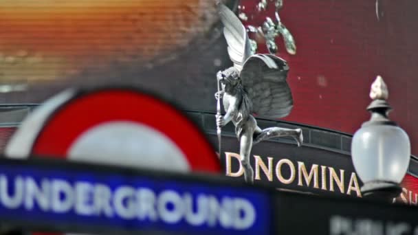 London United Kingdom April 2015 London Underground Sign Eros Statue — Stock Video