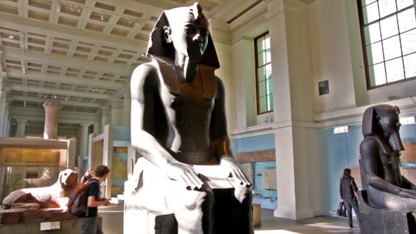 Londýn Spojené Království Duben 2015 Turisté Britském Muzeu Sochy Egypta — Stock video