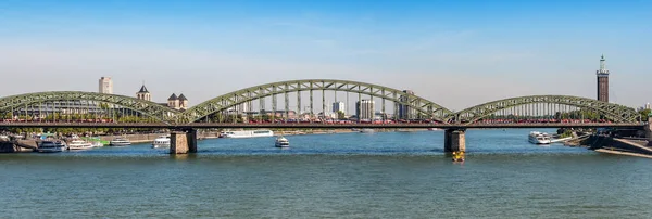 Blick Auf Die Hohenzollernbrücke Über Den Rhein Einem Sonnigen Tag — Stockfoto