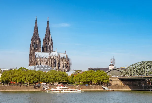 Panoráma Hohenzollern Híd Felett Rajna Folyó Egy Napsütéses Napon Gyönyörű — Stock Fotó