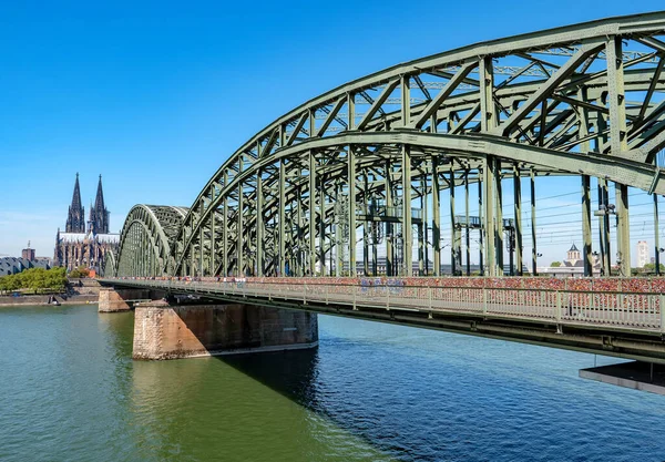 Panoráma Hohenzollern Híd Felett Rajna Folyó Egy Napsütéses Napon Gyönyörű — Stock Fotó