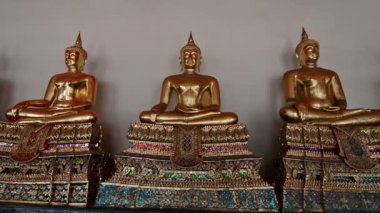 Tapınakta Bhudda Heykelleri