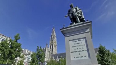 Antwerp, Belçika. Ağustos 2016 dolayları. Rubens Heykeli Antwerp 'te Güneşli bir günde.