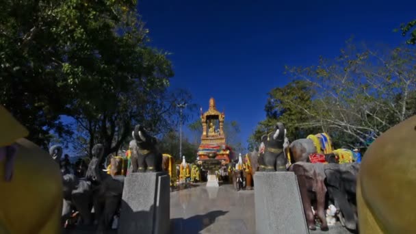 Phuket Bir Tapınaktaki Fil Heykelleri Tayland — Stok video