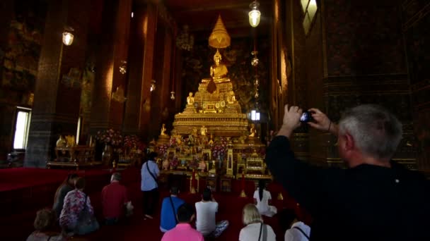 Bangkok Thailandia Circa Febbraio 2016 Turisti Visitano Phra Buddha Theva — Video Stock