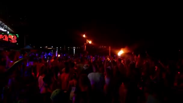 Increíble Intérprete Fuego Phi Phi Island Beach Por Noche — Vídeo de stock