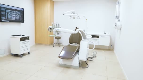 Bianco Pulito Moderno Gabinetto Dentista — Video Stock