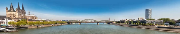 Panorama Hohenzollernova Mostu Přes Řeku Rýn Slunečného Dne Krásné Město — Stock fotografie