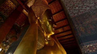 Wat Pho, Tayland, Bangkok 'ta Buda' ya yaslanıyor. Phra Buddha Saiyas olarak da bilinir..