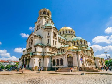 Geceleri Bulgaristan 'ın Sofya kentindeki Alexander Nevsky katedrali.