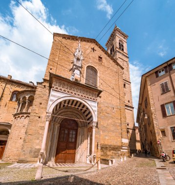 İtalya, Bergamo 'daki Citta Alta' da Cappella Colleoni 'nin girişi