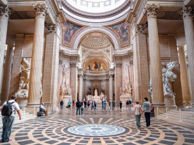 Paris, Fransa. Ekim 2019 civarı. Pantheon 'un içi, seçkin Fransız vatandaşlarının kalıntıları için anıt mezar..