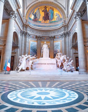 Paris, Fransa. Ekim 2019 civarı. Pantheon 'un içi, seçkin Fransız vatandaşlarının kalıntıları için anıt mezar..