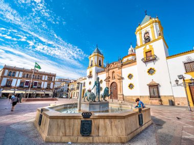 Herkül heykeli Ronda, Endülüs, İspanya 'da Plaza del Socorro' da..