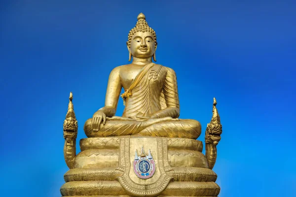 Buda Dorado Junto Gran Buda Phuket Tailandia — Foto de Stock